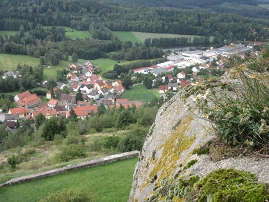 Unter uns liegt Flossenbürg