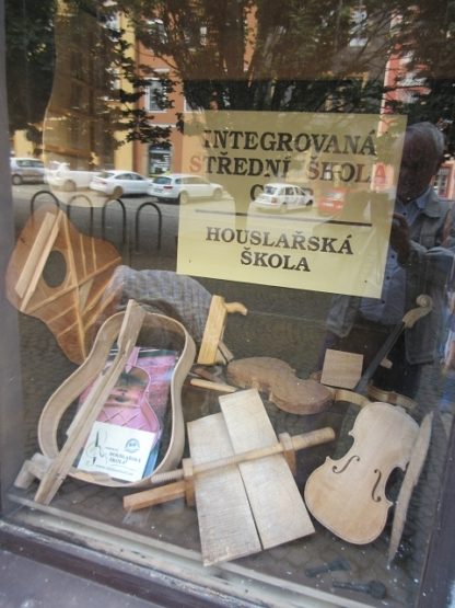 Schaufenster eines Geigenbauers