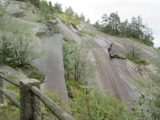 An der Nordflanke: Glatte Granithänge