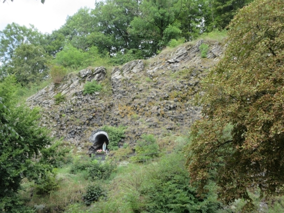 Wir steigen auf zur Grotte