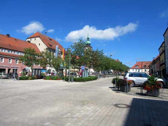 Der großzügige Marktplatz