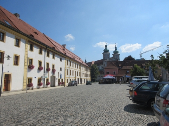 Johannisplatz mit Basilika