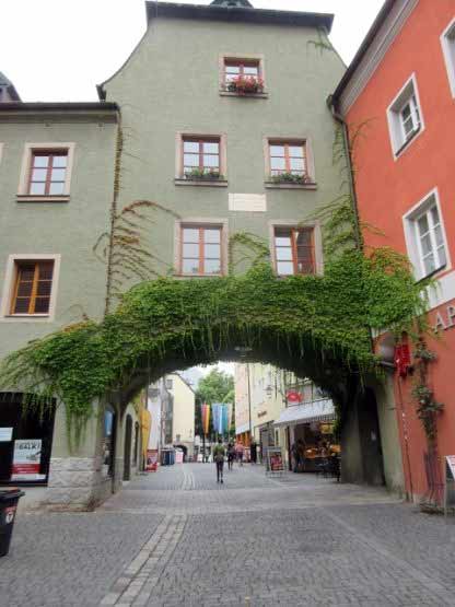 Torbogen vom Markt aus.