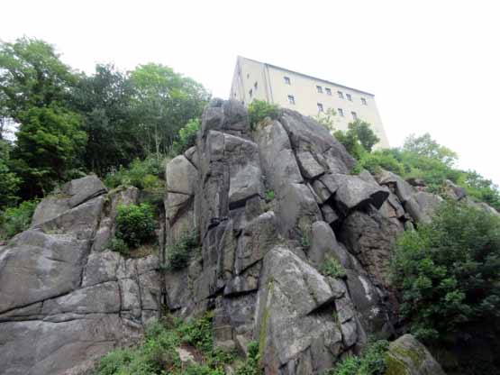 Felswand unterhalb Burg Neuhaus